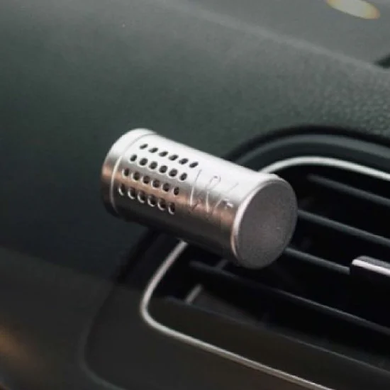 出風口車用香氛盒，提供均勻擴香與可替換香氛芯